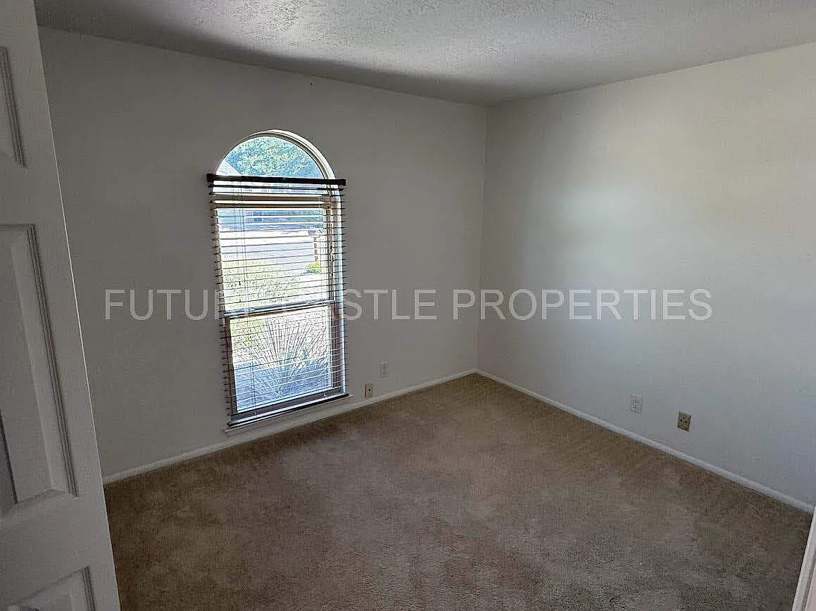 11104 Hagen Road Northeast - 1 — Photo 3