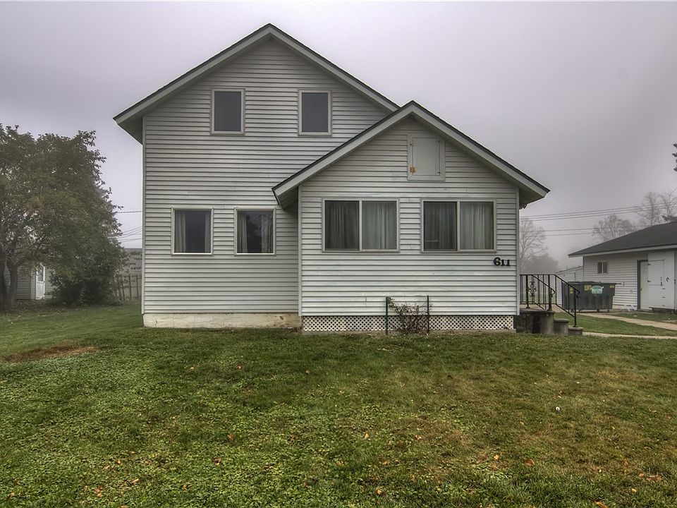 1st image of 611 8th Street E