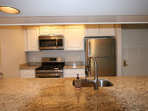 4th image of 1050 N Stuart St APT 226