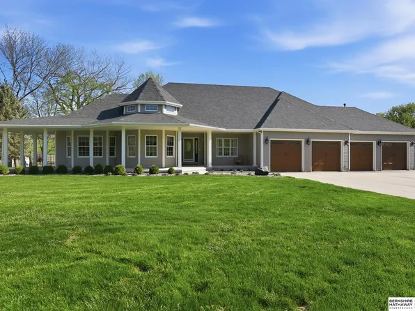 1544 Kameo Dr, Omaha, NE 68122