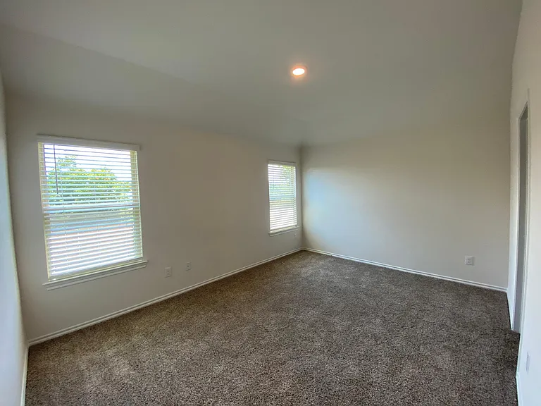 3212 Brookstone Dr — Photo 2