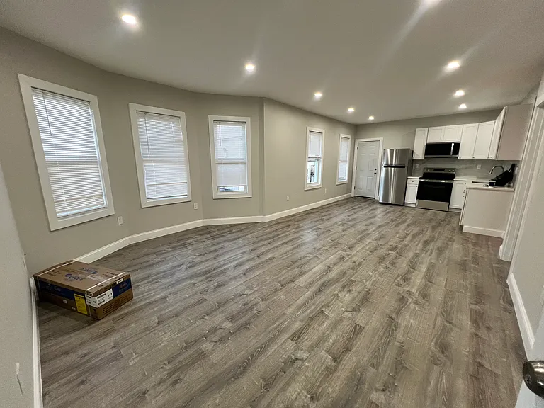 15 Quincefield St #2 — Photo 2