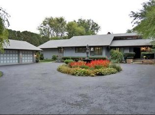 1925 Pfingsten Rd, Northbrook, IL 60062