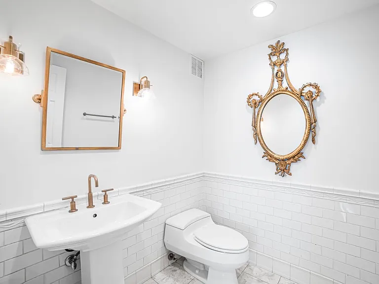 100 E Huron St #3504 — Photo 15