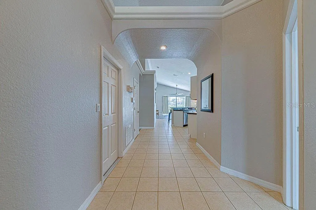 4 bed, 4.0 bath, 1844 sqft, $4,000 — Photo 4