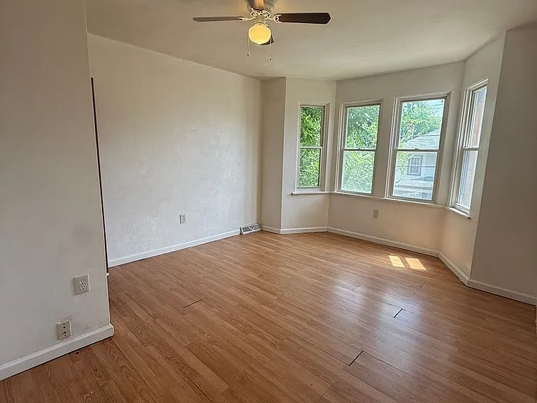 2824 Clermont Ave — Photo 2