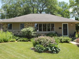 6264 N Lydell Ave, Whitefish Bay, WI 53217