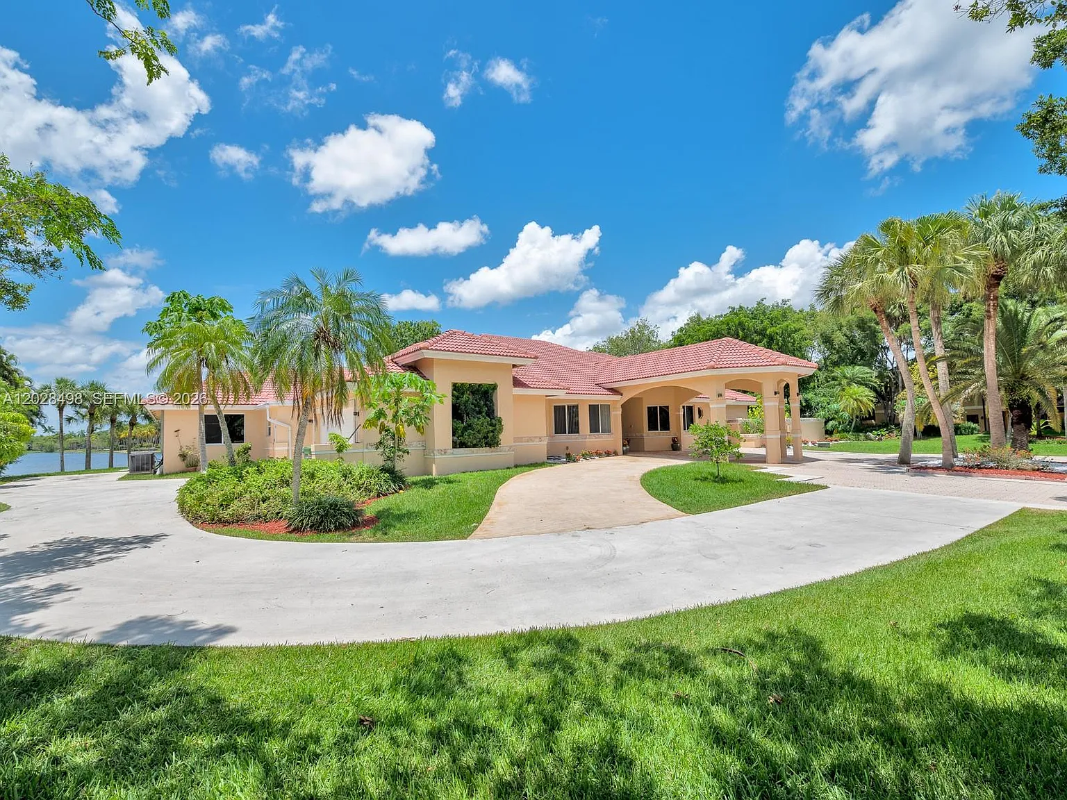 7 bed, 6300 sqft, $1,500 — Photo 3