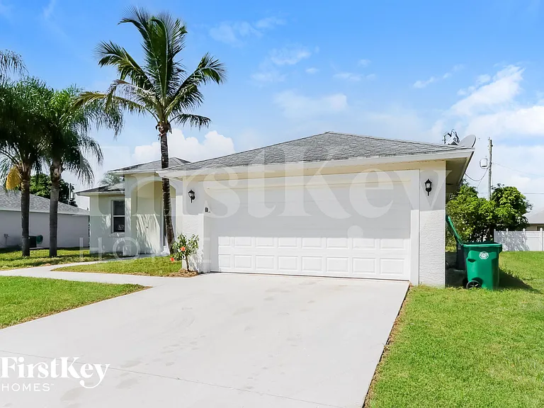 237 SW Ray Ave — Photo 4