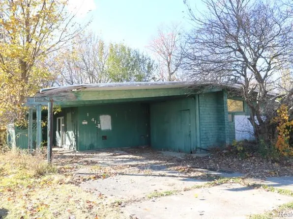 1741 Carmanbrook Pkwy, Flint, MI 48507