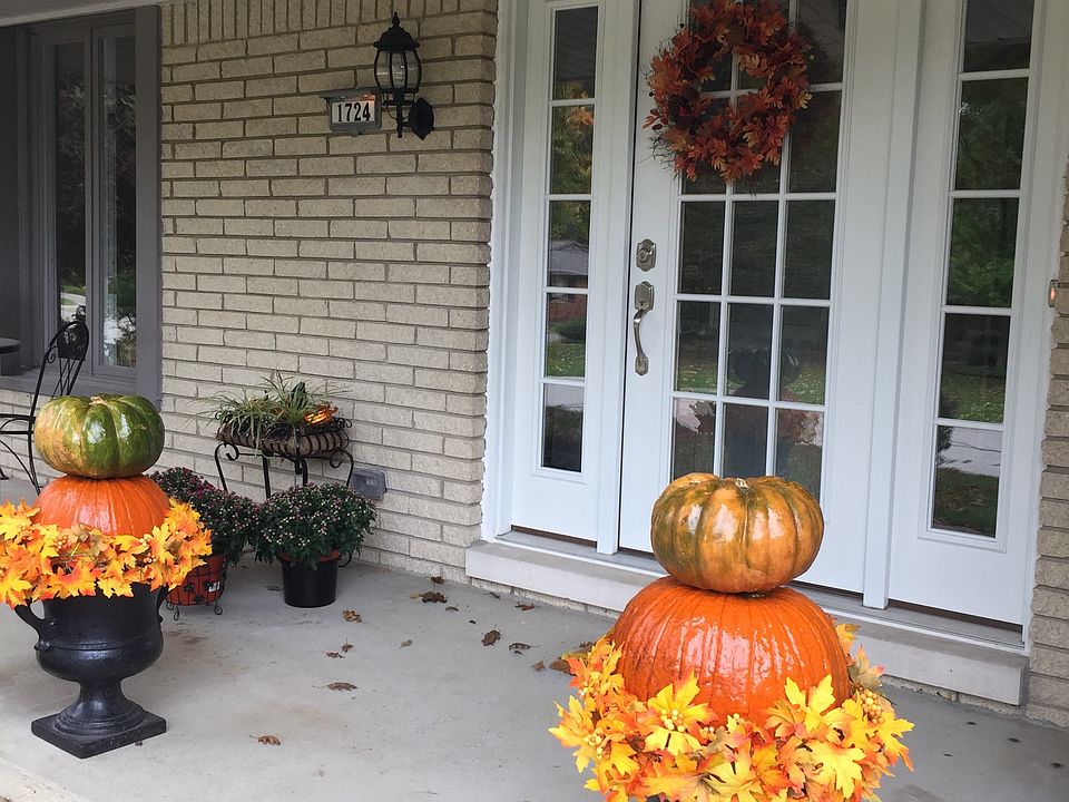 Beautiful front entrance!