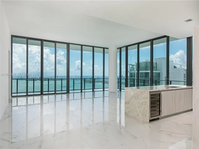 480 NE 31st St #Penthouse 5101 — Photo 2