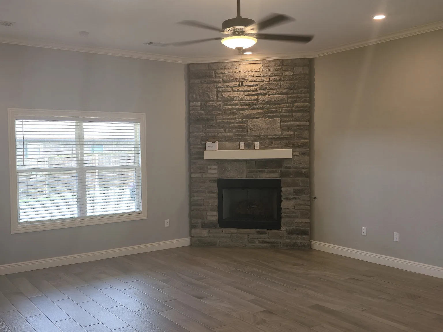 3 bed, 1834 sqft, $2,150 — Photo 2