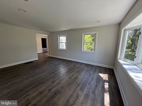 3rd image of 160 Lawrence Corner Rd