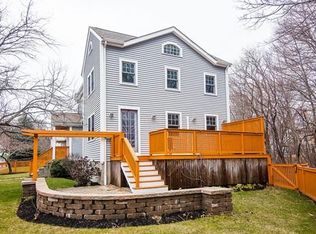 8 Horn Pond Brook Rd, Winchester, MA 01890