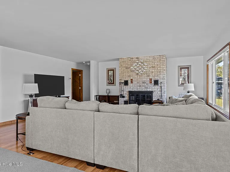 180 Wallace Rd — Photo 22