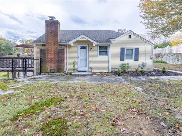 10 Totem Pole Trl, Smithfield, RI 02917