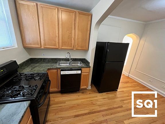 2nd image of 2920 N Sacramento Ave #2922.5-2W