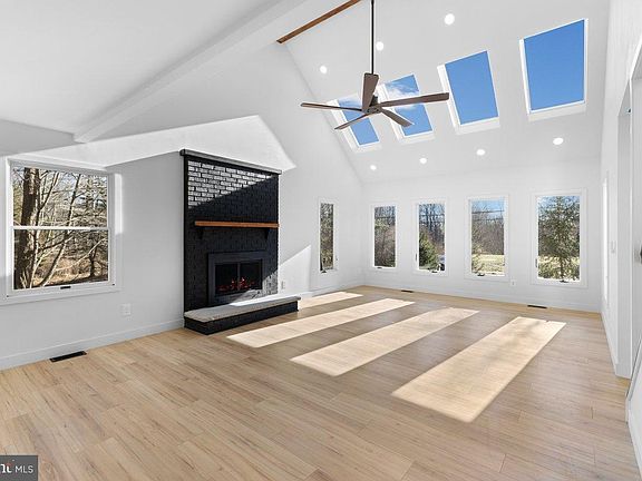 5th image of 144 Van Dyke Rd