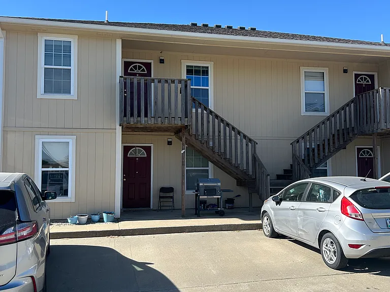 109 SE D Hwy #C — Photo 1