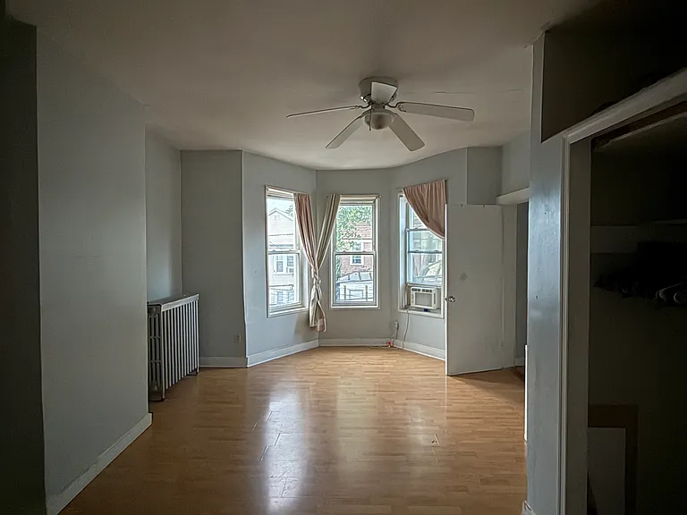 31 Clarke Ave #2 — Photo 4