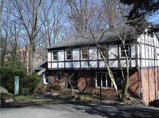 302 Cornwall Dr, Pittsburgh, PA