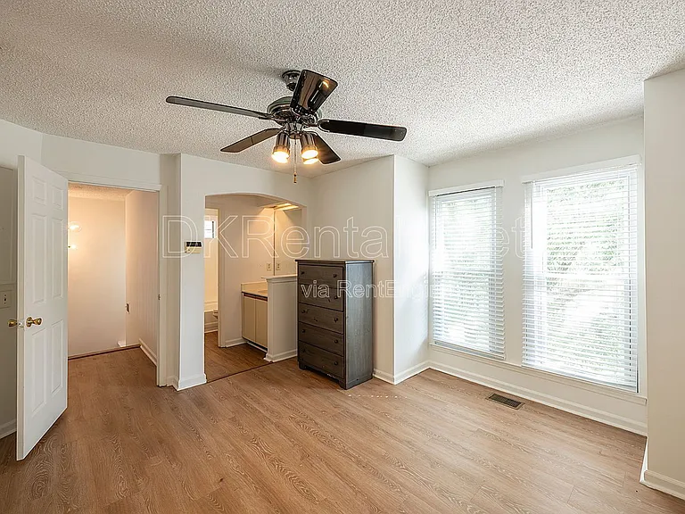 2200 Goodwood Blvd SE — Photo 16