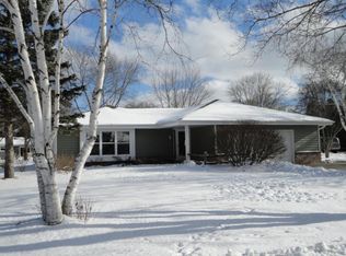 W204S10544 Victoria Dr, Muskego, WI 53150