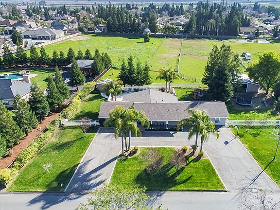 5th image of 11218 Scarlet Oak Dr