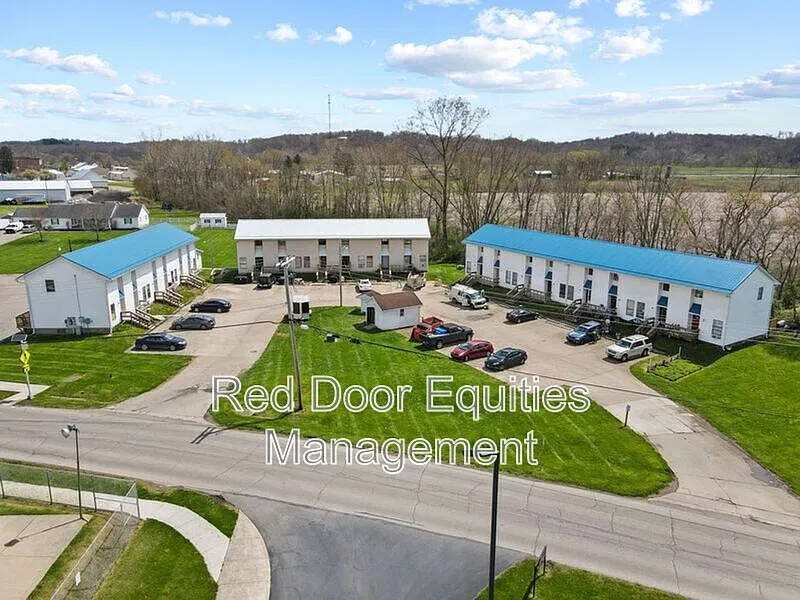 2 bed, 1.0 bath, 832 sqft, $1,050 — Photo 1