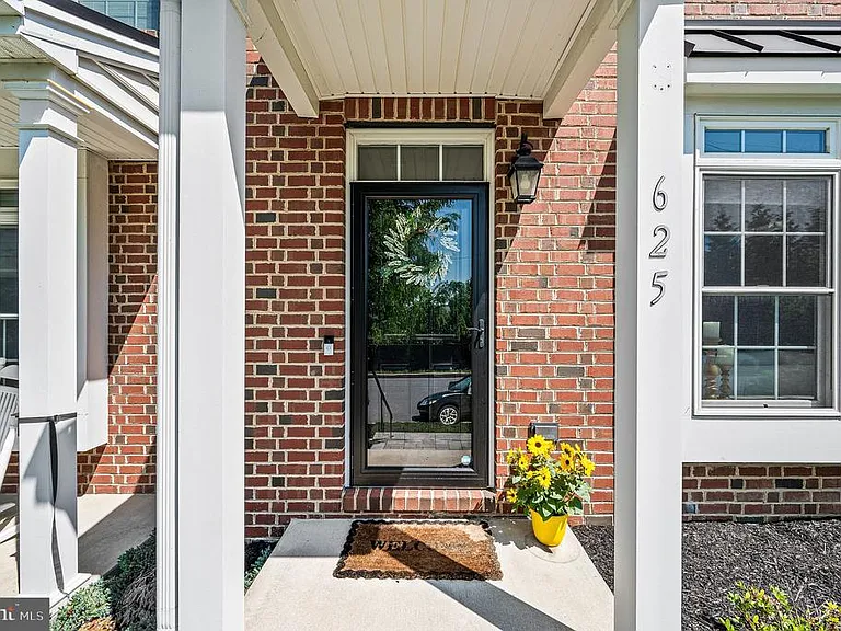 625 W Mulberry St — Photo 2