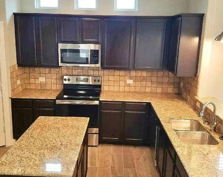 166 Lakeview Ct — Photo 3