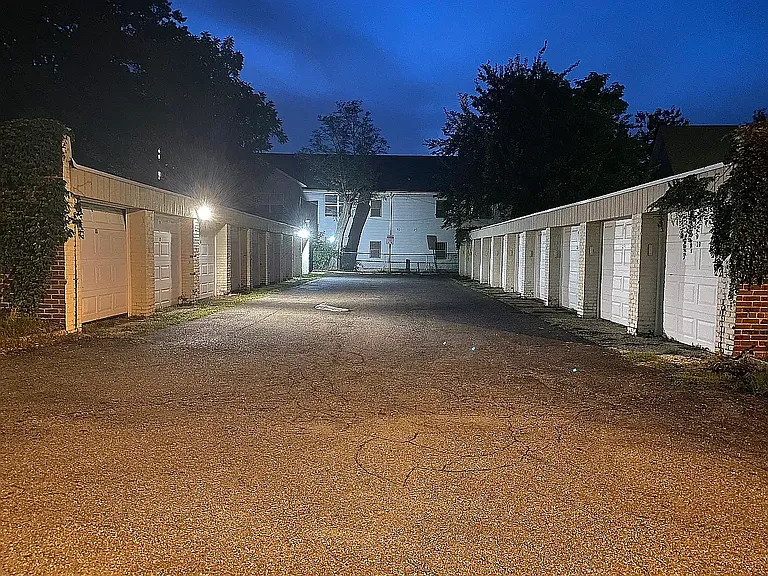 E Curtis St — Photo 15
