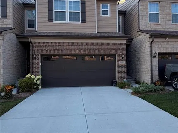 1360 Addison Cir, Walled Lake, MI 48390