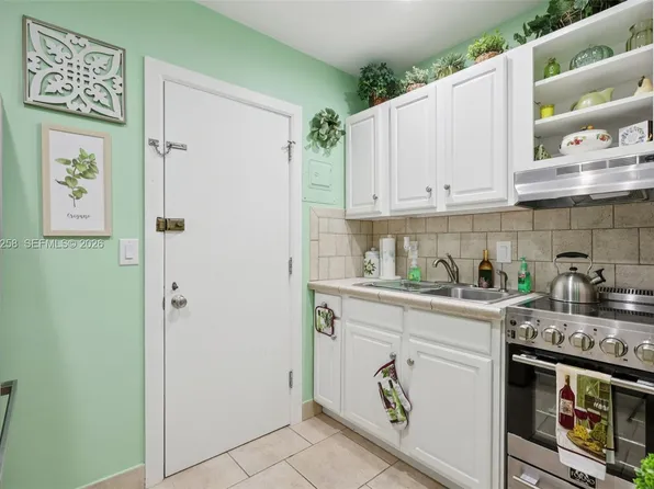 6260 NE 18th Ave APT 823, Fort Lauderdale, FL 33334