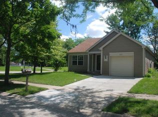 301 Richard Ct, Vernon Hills, IL