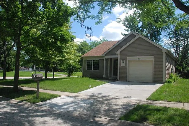 301 Richard Ct photo 1
