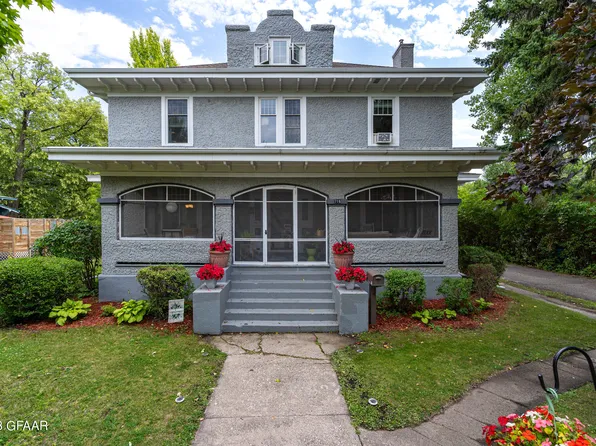 716 Broadway St N, Crookston, MN 56716