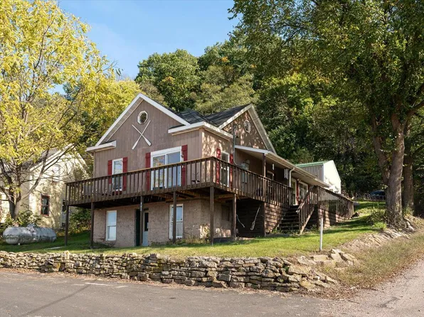 407 Upper Walnut STREET, Genoa, WI 54632