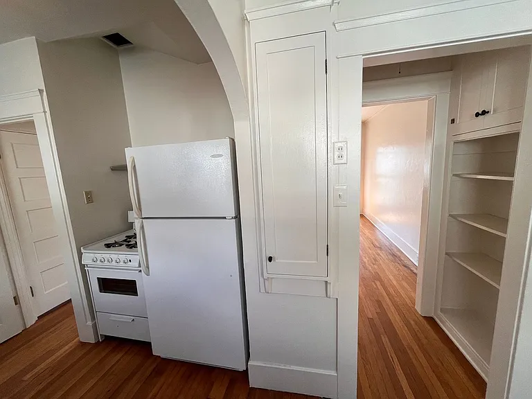 3934-3936 Goldfinch St — Photo 11