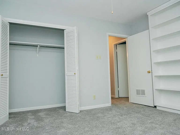 5125 Old Canton Rd #201 — Photo 21