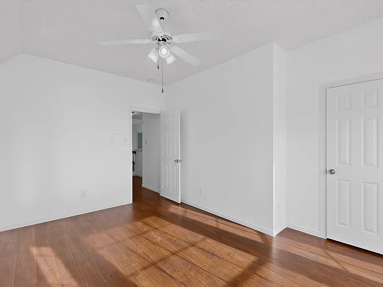 636 N Allen Rd — Photo 38