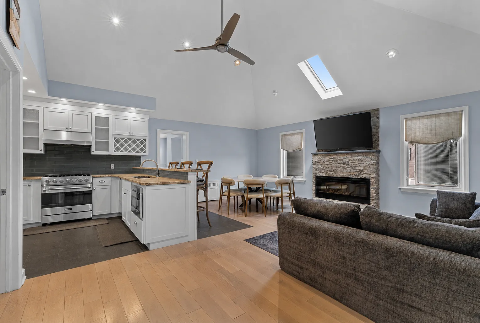 3 bed, 1.5 bath, $3,500 — Photo 4