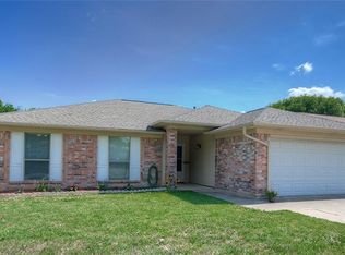 1049 Green Ridge Ter, Saginaw, TX 76179