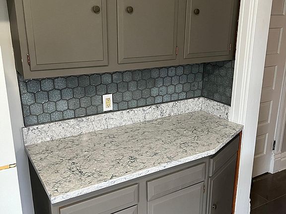 4th image of 122 Franklin Pl #2