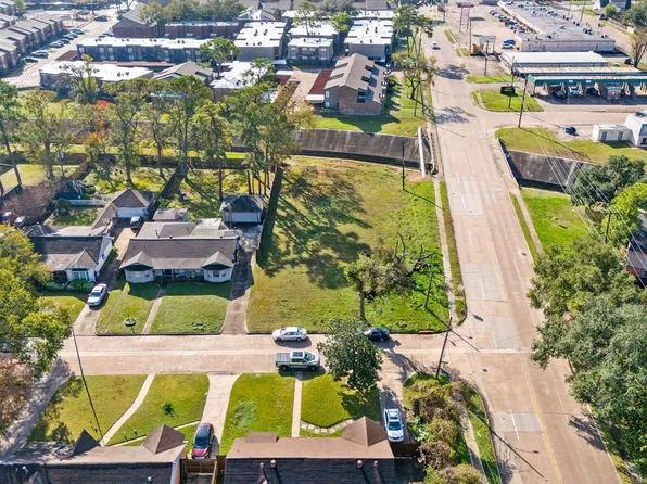 4827 Chantilly Ln, Houston, TX 77092