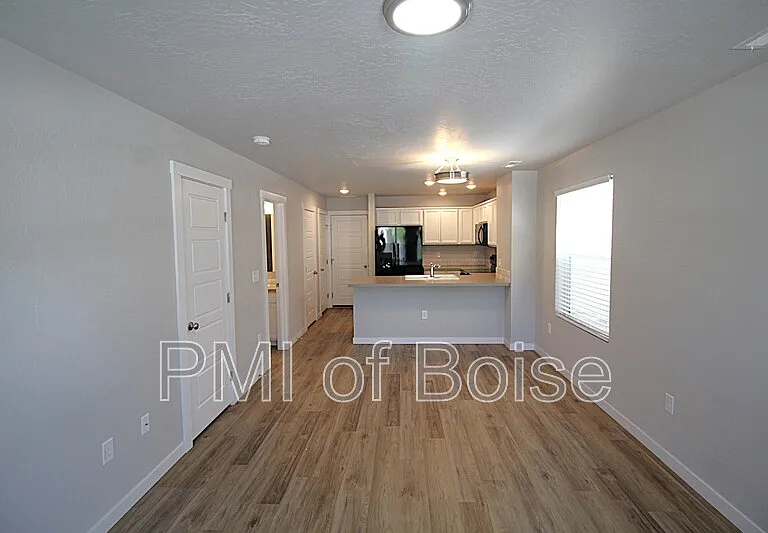 960 S Nautilus Ave — Photo 3