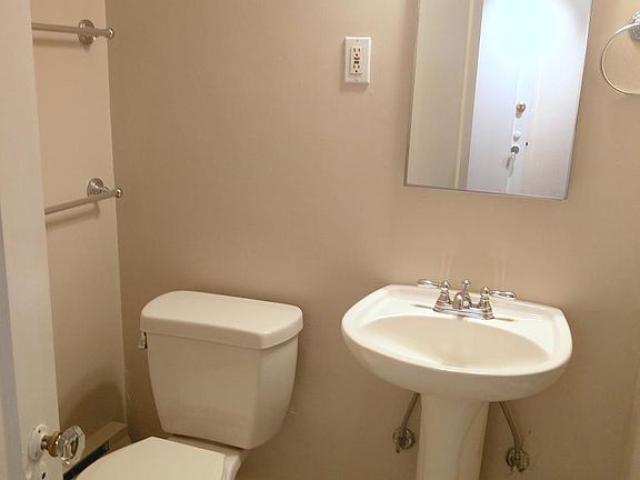5th image of 535 16th Ave E APT 001