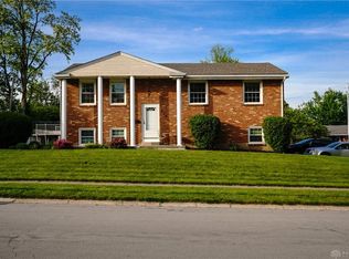 908 Avey Ln, Englewood, OH