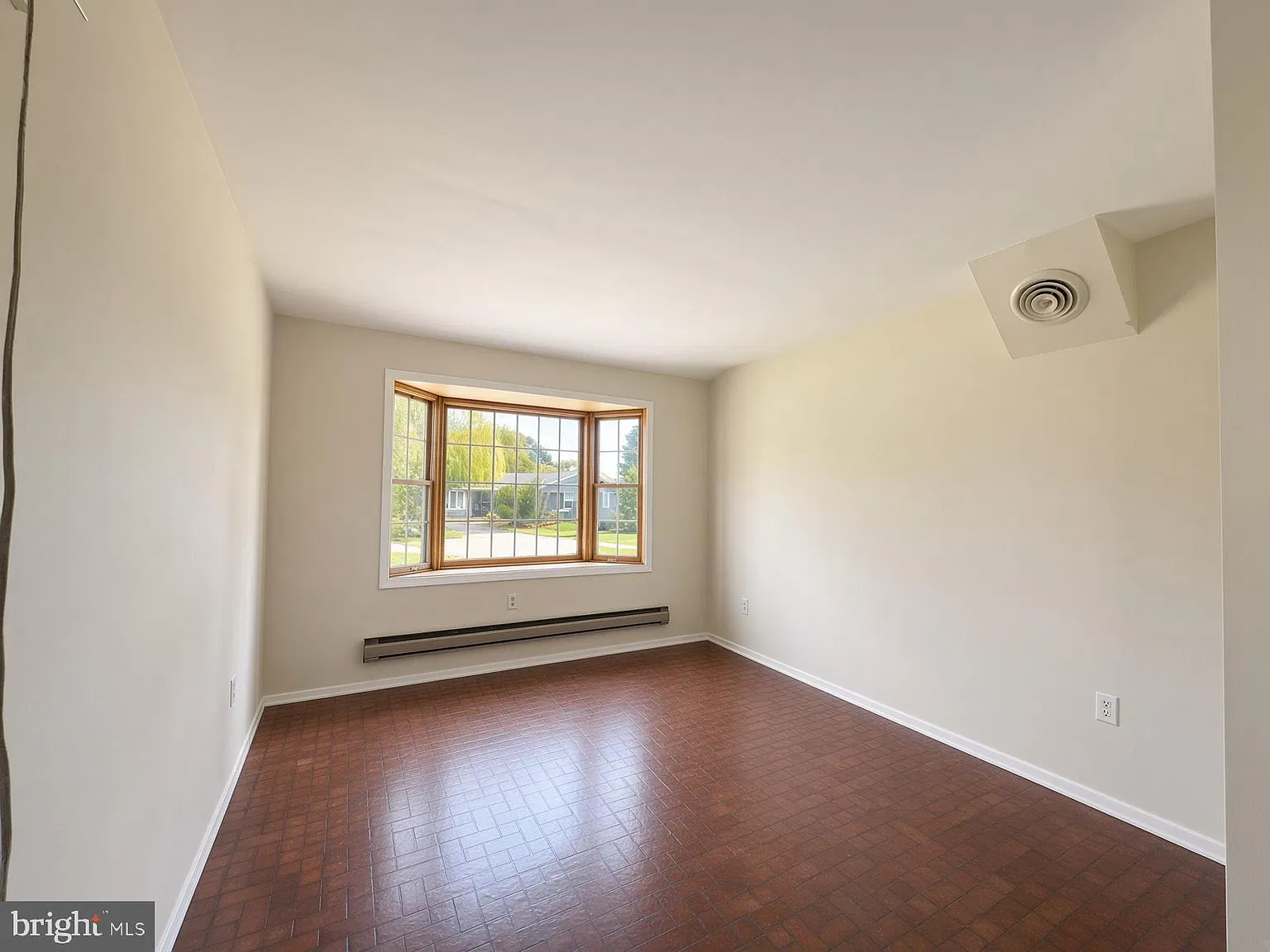 5 bed, 3.0 bath, 2112 sqft, $3,000 — Photo 4